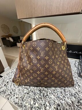 Louis Vuitton Artsy MM Monogram – Authentic – Excellent Canvas